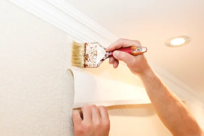 Pose de papier peint à Étel — revêtements muraux et toiles de verre